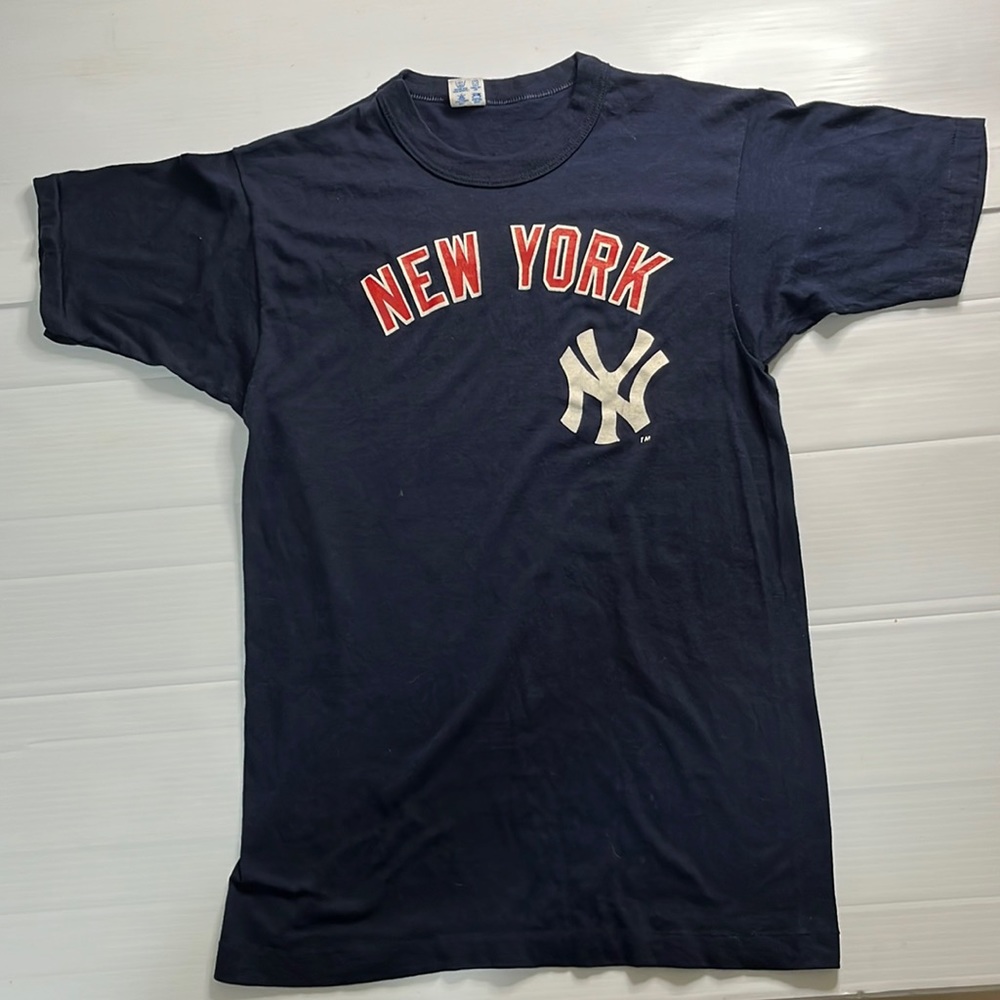 Brand: Champions Boy’s New York Net T-Shirt. Size Medium